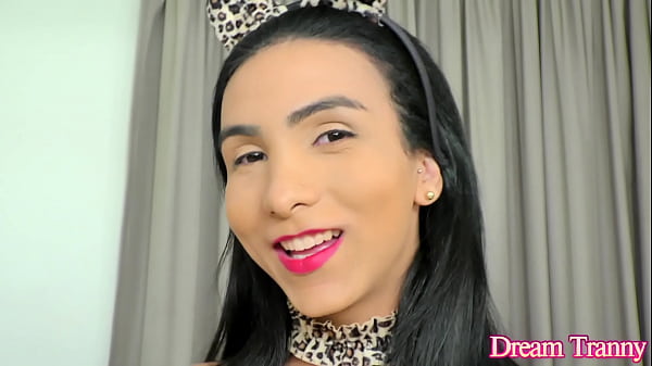 Trans Cutie with a Big Cock Yasmin Dornelles Tries the Machine